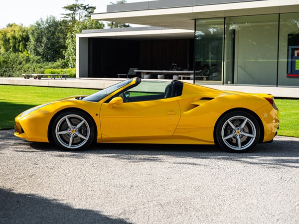FERRARI 488 SPIDER